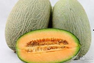 不停吃哈密瓜,尽享甜蜜时光
